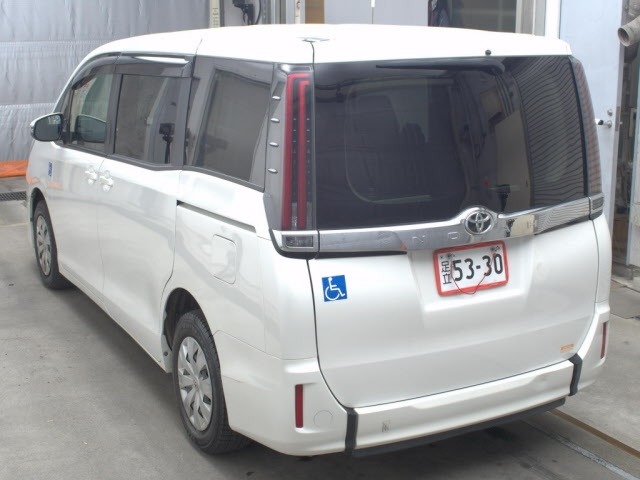 Toyota NOAH 2021 7206762-1
