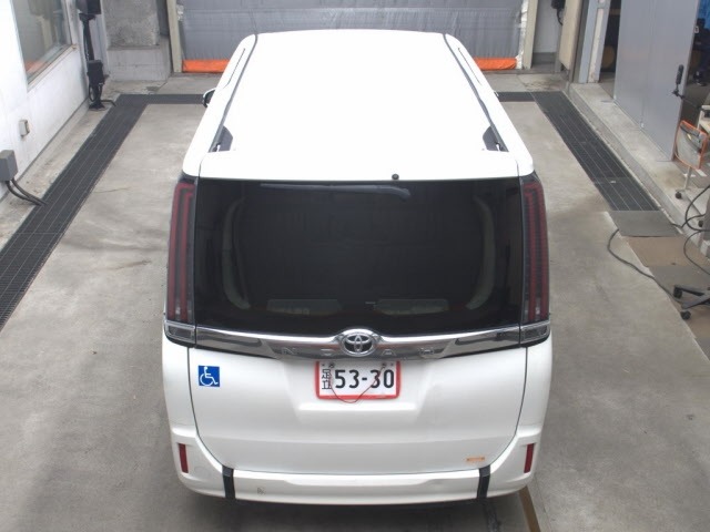 Toyota NOAH 2021 7206762-7
