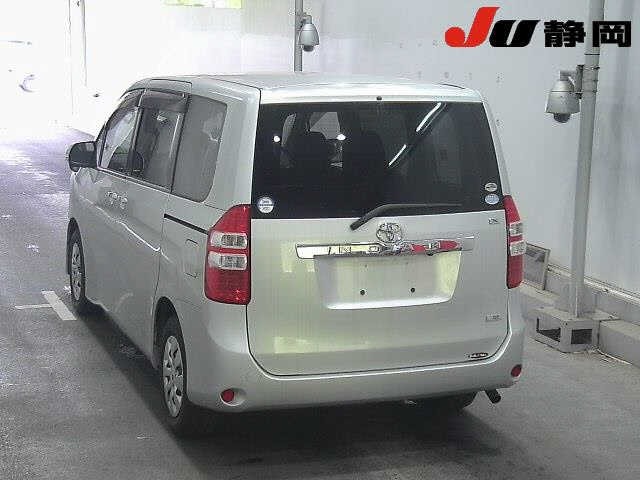 Toyota NOAH 2010 7206795-1