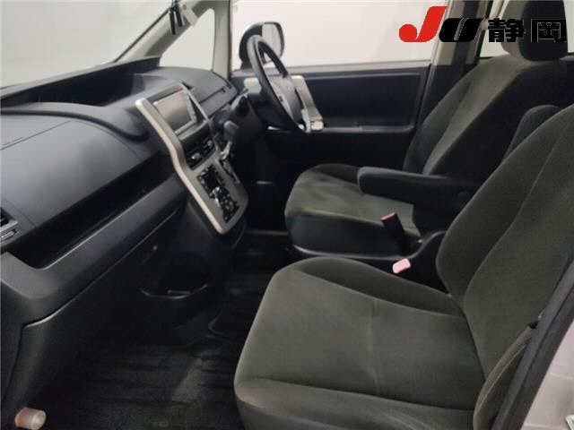 Toyota NOAH 2010 7206795-6