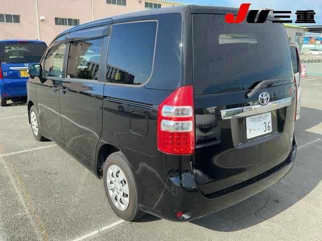 Toyota NOAH 2013 7206800-1