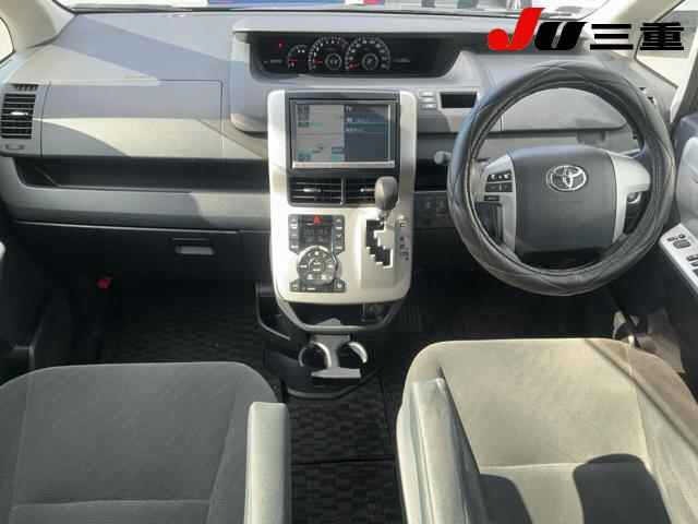 Toyota NOAH 2013 7206800-8
