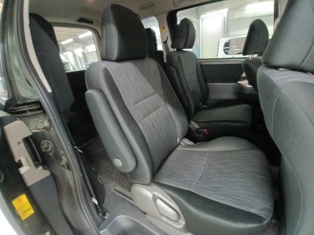 Toyota NOAH 2012 7206823-12