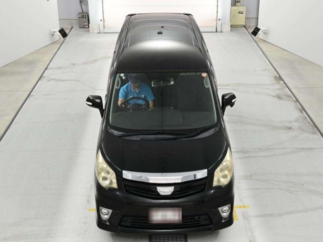 Toyota NOAH 2012 7206823-7