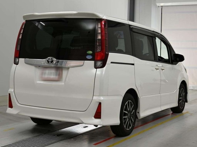 Toyota NOAH 2014 7206827-1