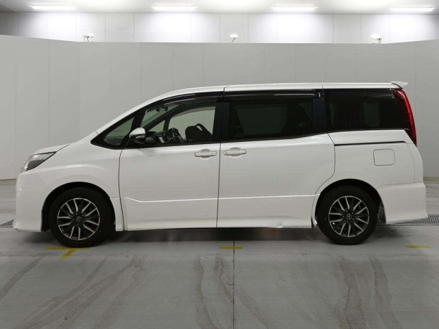 Toyota NOAH 2014 7206827-4