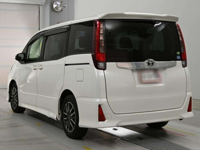 Toyota NOAH 2014 7206827-6