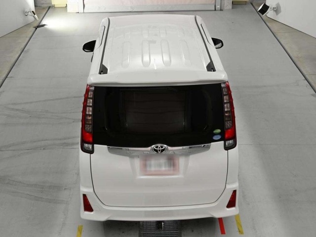 Toyota NOAH 2014 7206827-8