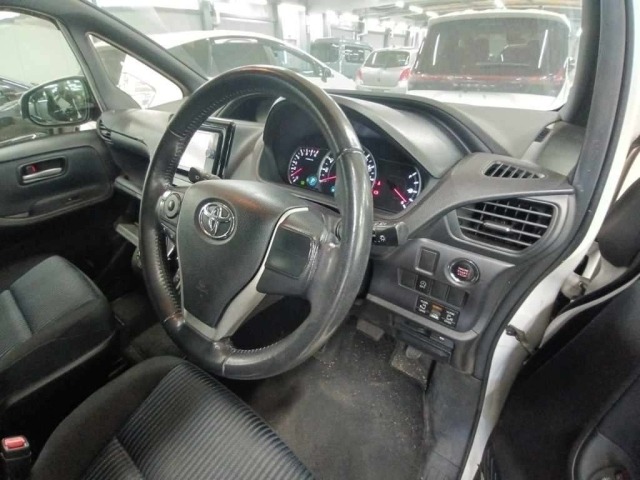 Toyota NOAH 2014 7206827-9