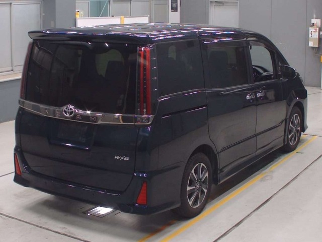 Toyota NOAH 2021 7206851-1