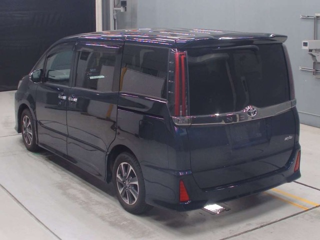 Toyota NOAH 2021 7206851-6
