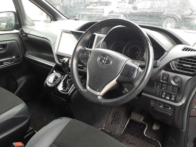 Toyota NOAH 2021 7206851-7