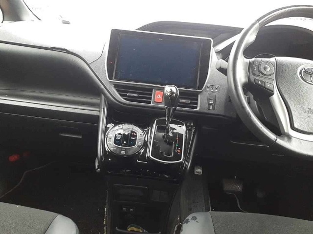 Toyota NOAH 2021 7206851-9