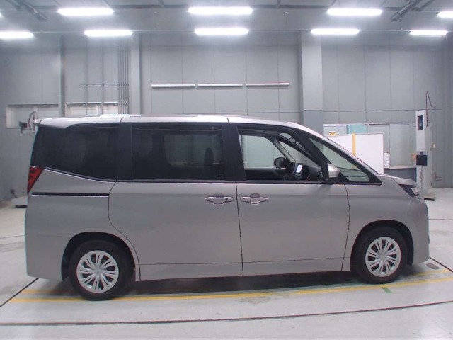 Toyota NOAH 2023 7206864-3