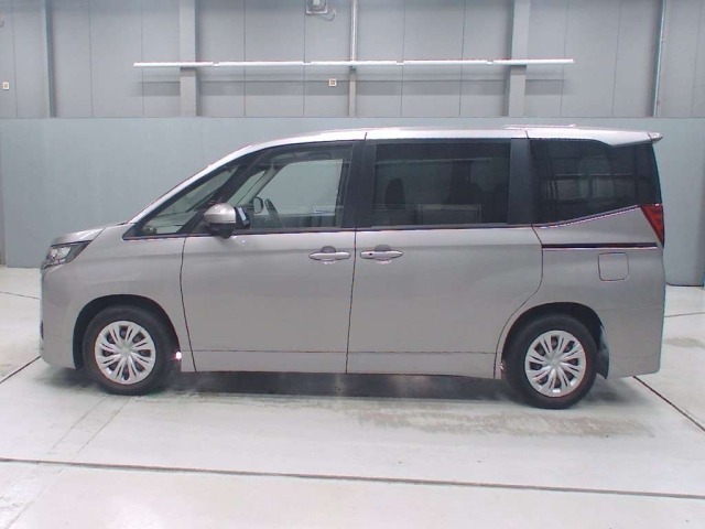 Toyota NOAH 2023 7206864-4