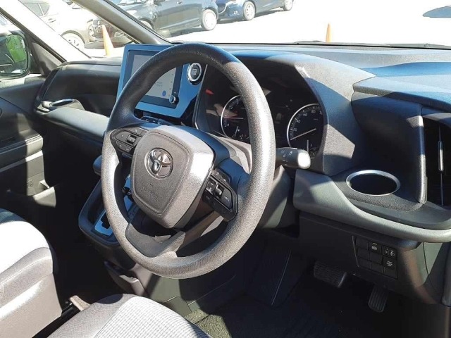 Toyota NOAH 2023 7206864-7