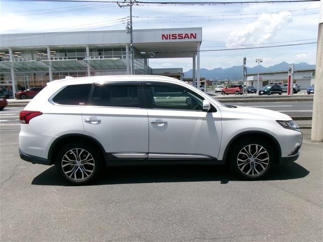 Mitsubishi OUTLANDER 2017 7235365-22