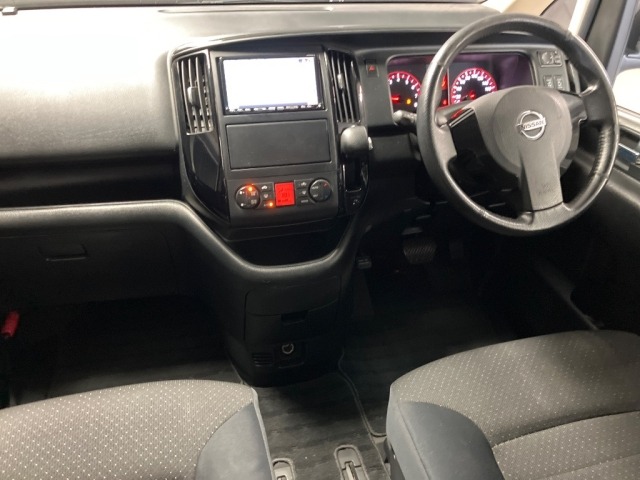 Nissan SERENA 2009 7233340-3