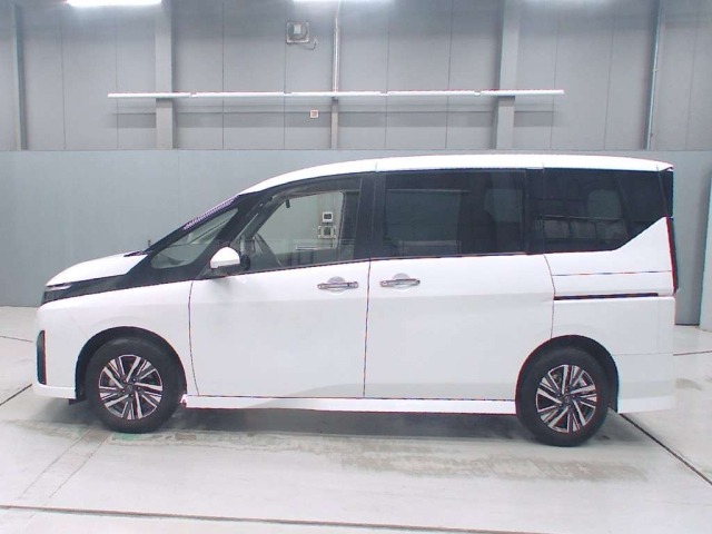 Nissan SERENA 2024 7233452-4