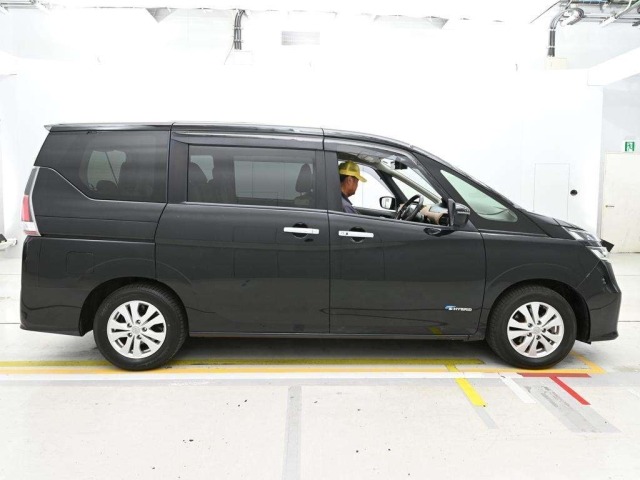 Nissan SERENA 2016 7233500-3