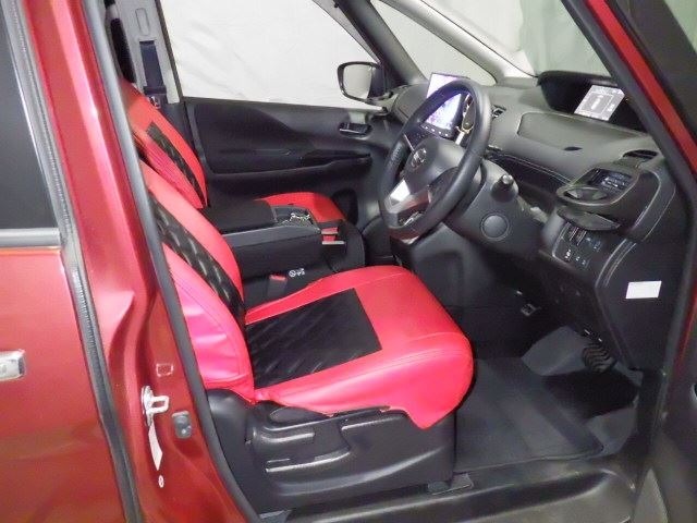 Nissan SERENA 2017 7233518-3