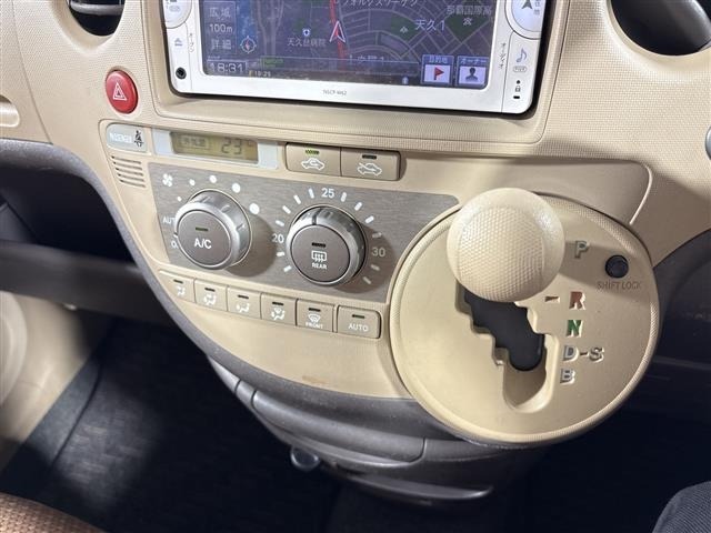 Toyota SIENTA 2012 7235592-23