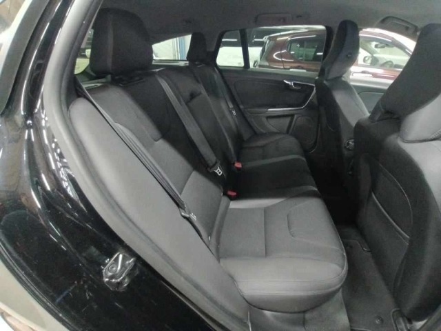 Volvo V60 2011 7224702-12