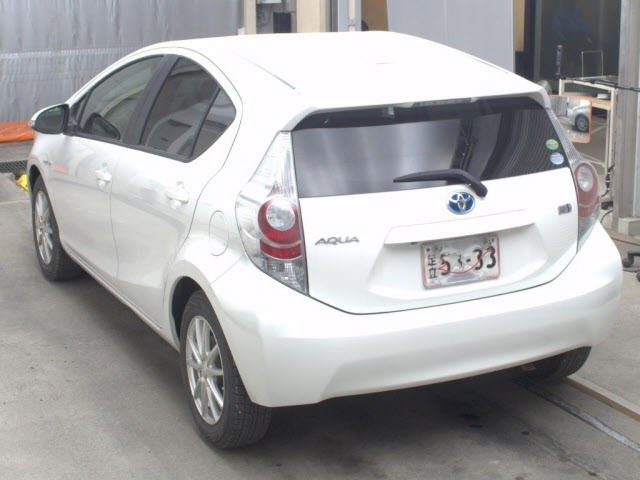 Toyota AQUA 2013 7253572-1