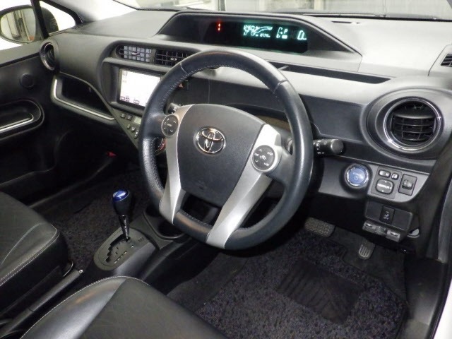 Toyota AQUA 2013 7253572-3