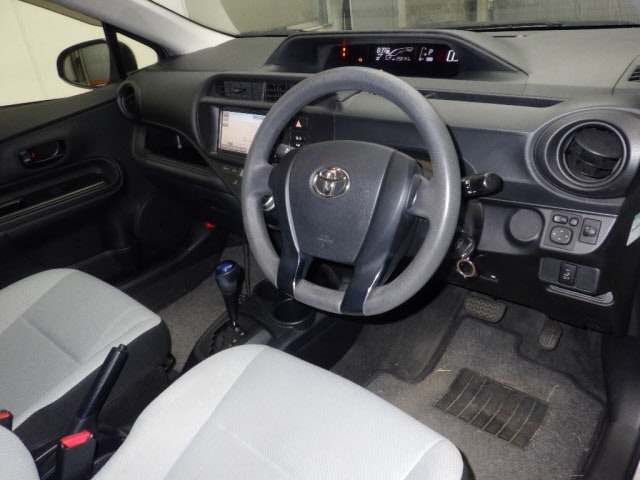 Toyota AQUA 2015 7253582-3