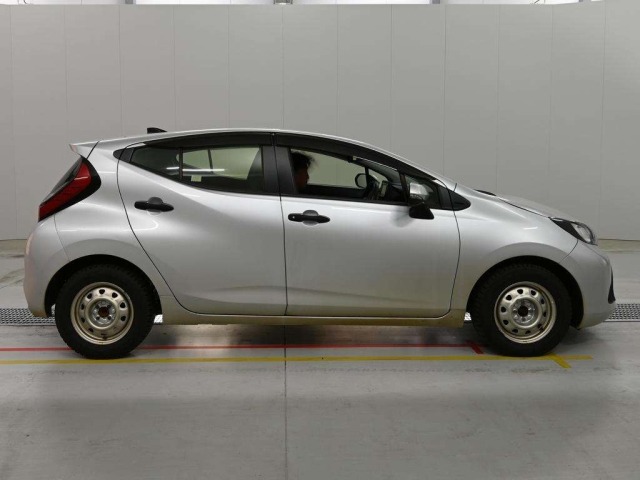 Toyota AQUA 2023 7253593-3