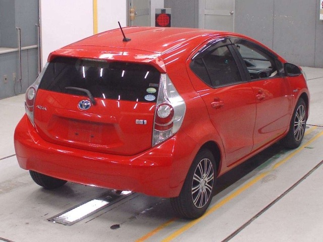 Toyota AQUA 2013 7253597-1
