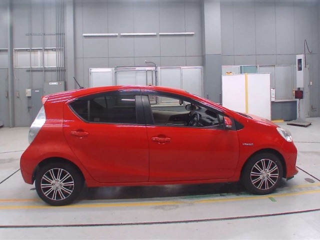 Toyota AQUA 2013 7253597-3