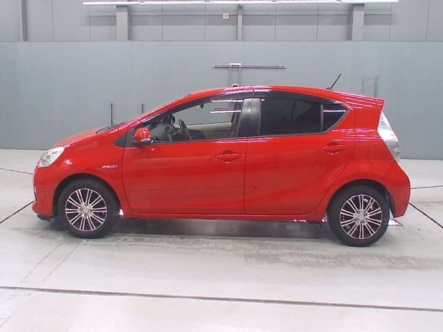 Toyota AQUA 2013 7253597-4
