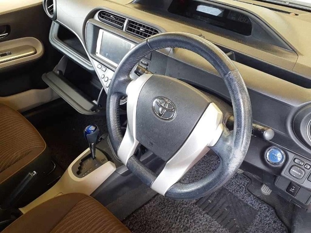 Toyota AQUA 2013 7253597-7