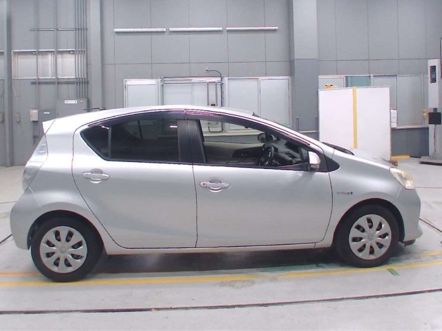 Toyota AQUA 2012 7253599-3