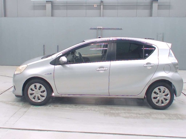Toyota AQUA 2012 7253599-4