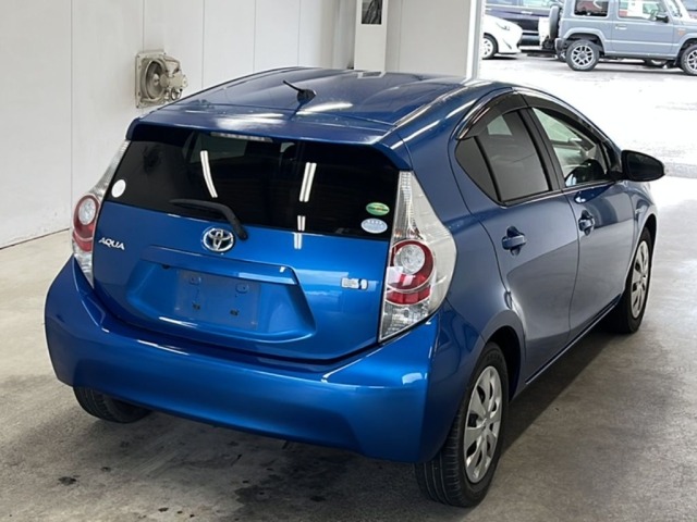 Toyota AQUA 2013 7253627-1
