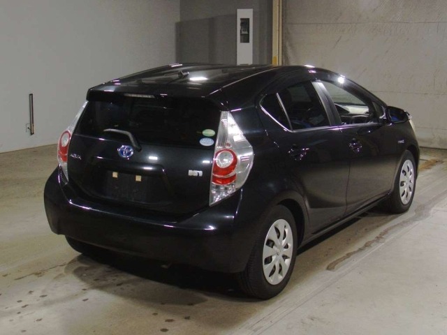 Toyota AQUA 2013 7253632-1