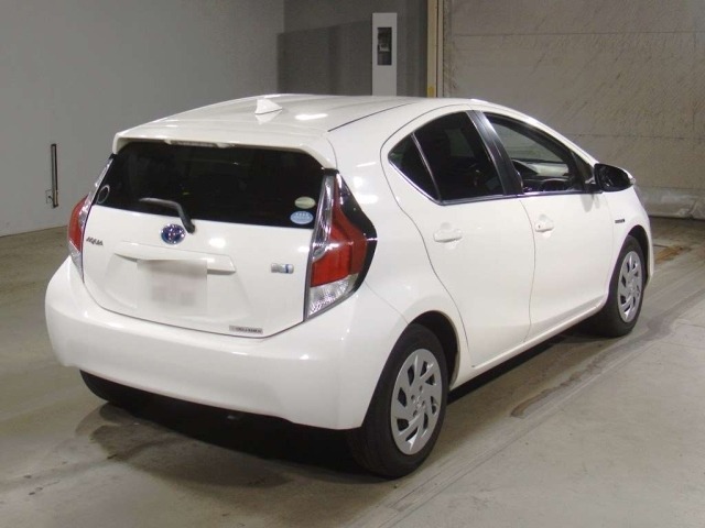 Toyota AQUA 2015 7253639-1