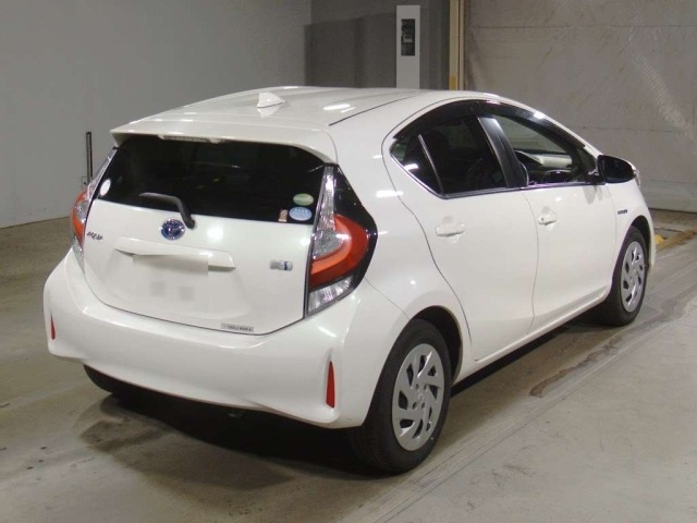 Toyota AQUA 2017 7253640-1