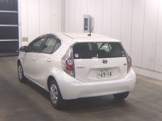 Toyota AQUA 2014 7253658-1