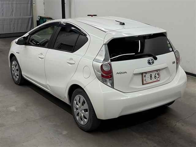 Toyota AQUA 2013 7253668-1
