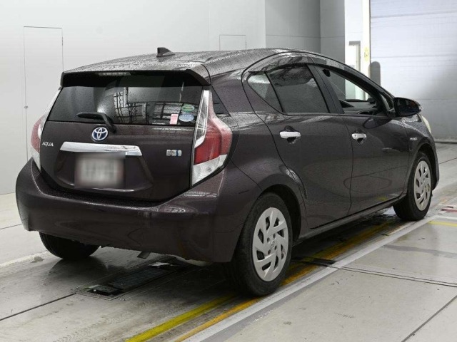 Toyota AQUA 2016 7253710-1