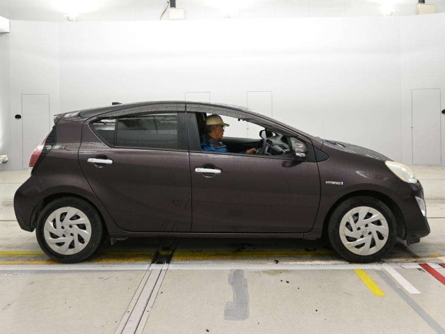 Toyota AQUA 2016 7253710-3