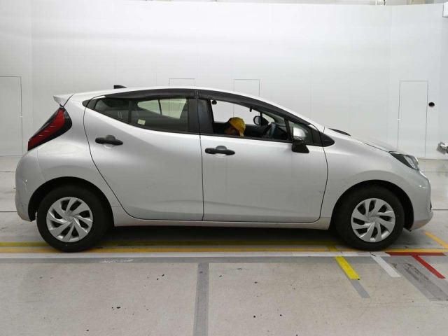Toyota AQUA 2023 7253714-3