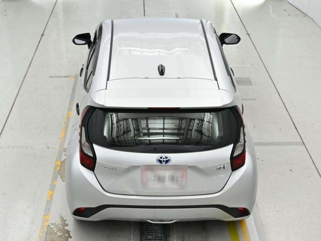 Toyota AQUA 2023 7253714-8