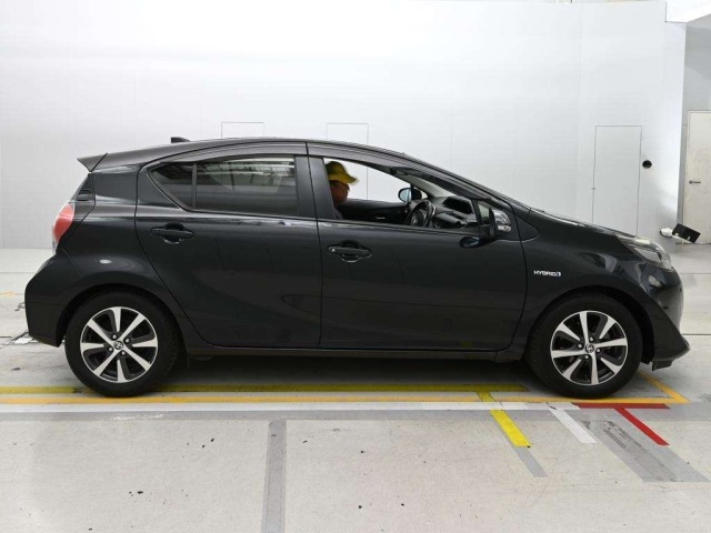 Toyota AQUA 2017 7253716-3