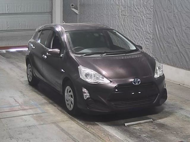 Toyota AQUA 2017 7253717-7