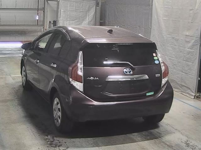 Toyota AQUA 2017 7253717-8